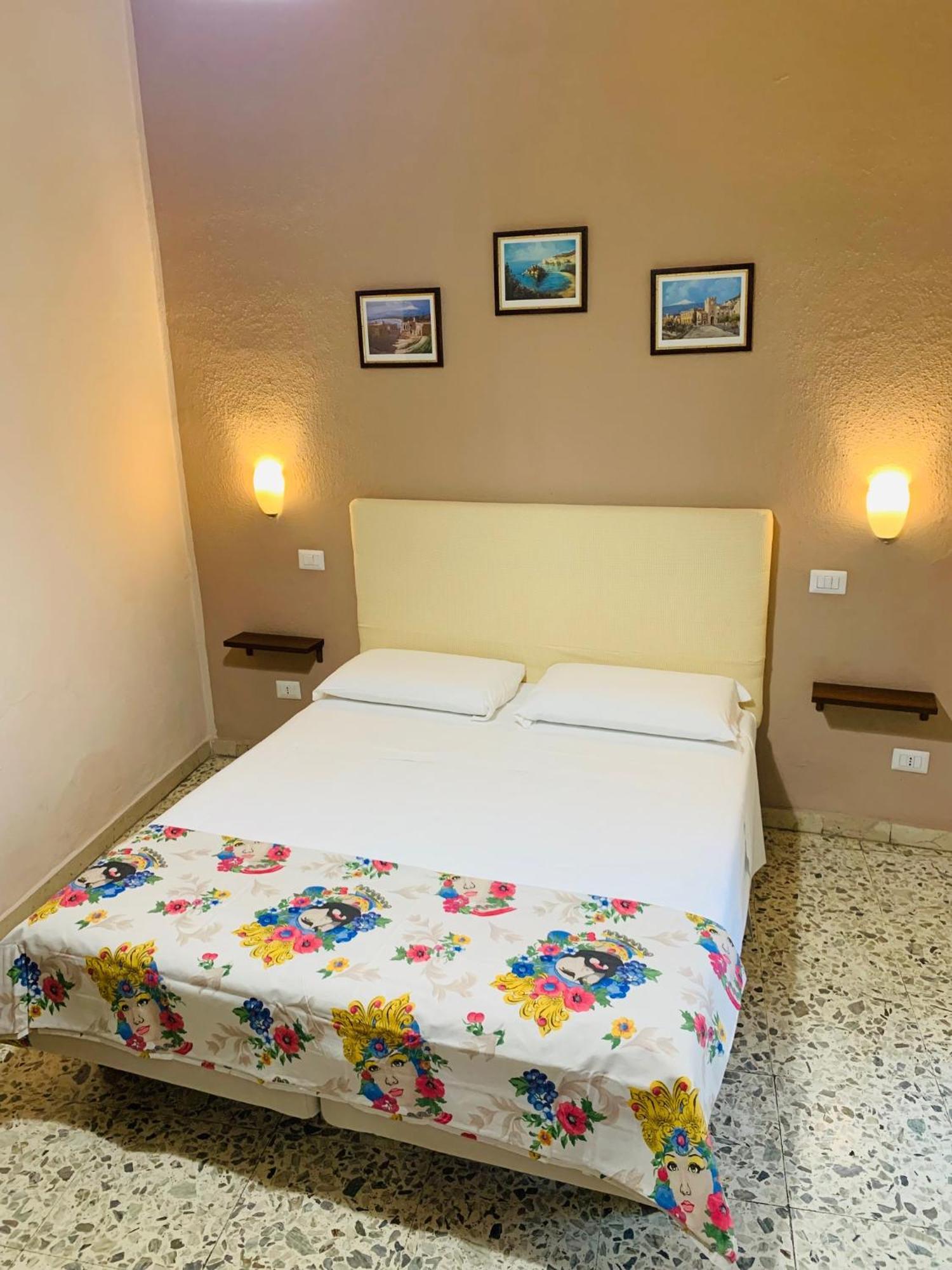 Casa Melany Apartment Taormina Bagian luar foto